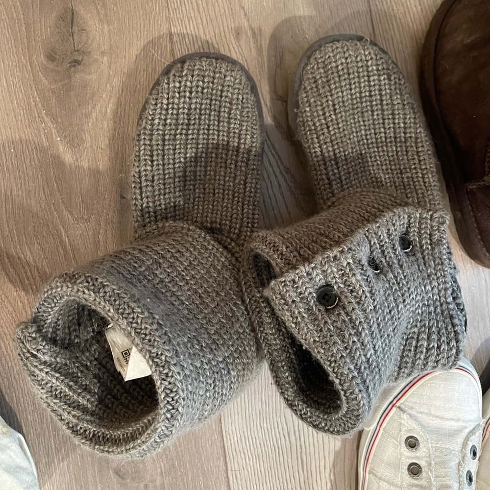 Grey knit UGGS